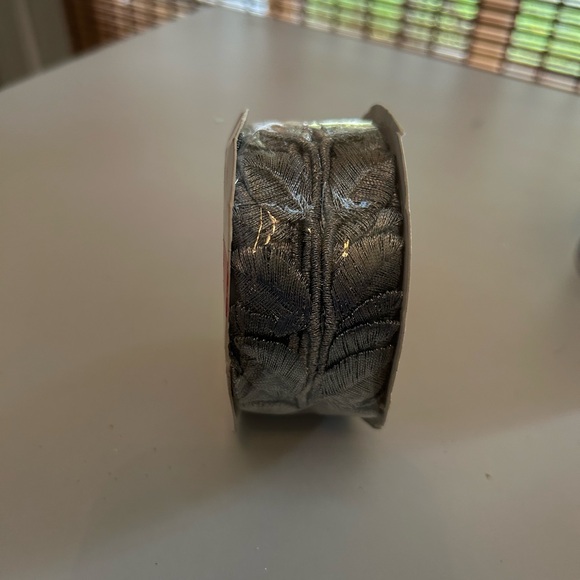 Silver Leaf Pattern Ribbon - Picture 3 of 3